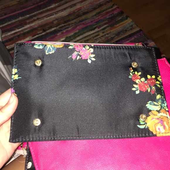 Travel Makeup Bag Kit - Picture 3 of 3